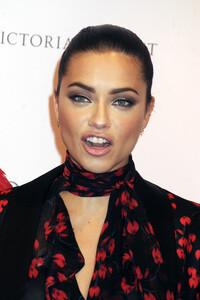 Adriana Lima enthüllt ihre Wachsfigur in New York