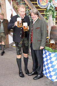 FC Bayern München Wiesnbesuch in Käfers Wiesn-Schänke auf dem Oktoberfest 2018 in München
