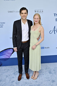 Rape Treatment Center and Stuart House Brunch mit dem Cast von 'The Pitt' in Los Angeles