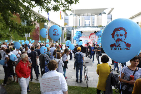 Demonstration für die Freilassung von Deniz Yücel in Berlin