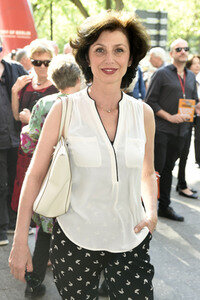 Theaterpremiere von 'Bette & Joan' in Berlin