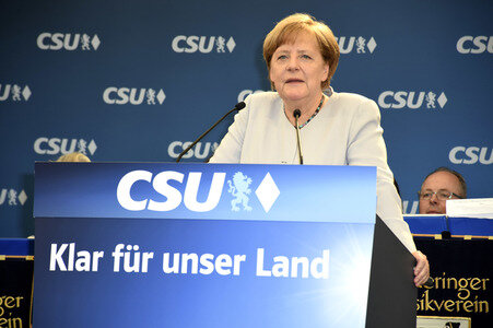 Angela Merkel besucht eine Festzeltveranstaltung der CSU in München