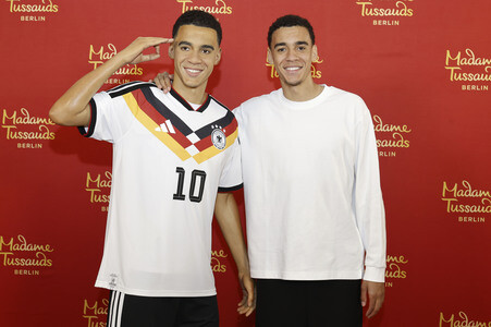 Jamal Musiala bei der Präsentation seiner Wachsfigur in München