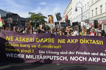 Protest gegen das Vorgehen der türkischen Regierung nach dem gescheiterten Militärputsch