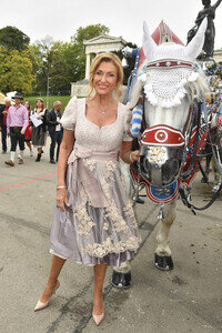 Regines Damenwiesn beim Oktoberfest 2025 in München
