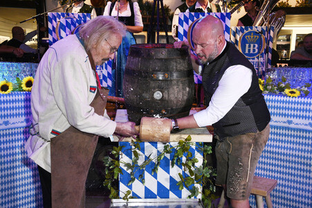 Wiesn Anstich 2026 im Hofbräu Berlin