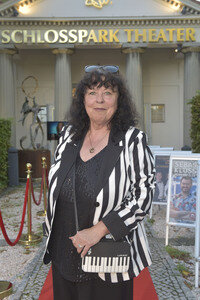 Theaterpremiere 'Der eingebildet Kranke' und 90. Geburtstag von Dieter Hallervorden in Berlin