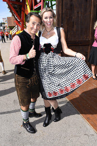 3. Wiesn Charity Lunch im Festzelt Zur Bratwurst beim Oktoberfest 2018 in München