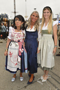 Regines Damenwiesn beim Oktoberfest 2025 in München