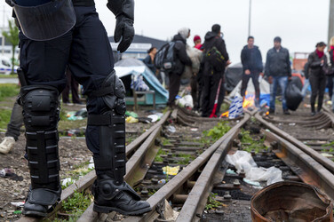 Französische Polizei räumt Flüchtlingslager bei Calais