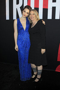 Filmpremiere 'Blumhouse präsentiert: Wahrheit oder Pflicht' in Los Angeles