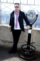Jullian Lennon und die Lupus Foundation schalten lila Licht am Empire State Building an, New York