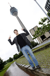 Bai Ling mit Entourage in Düsseldorf