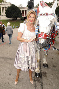 Regines Damenwiesn beim Oktoberfest 2025 in München