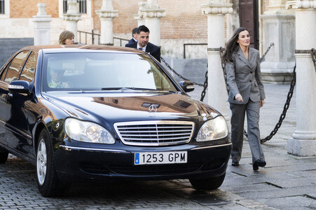 Königin Letizia von besucht die Universität Alcalá in Alcalá de Henares