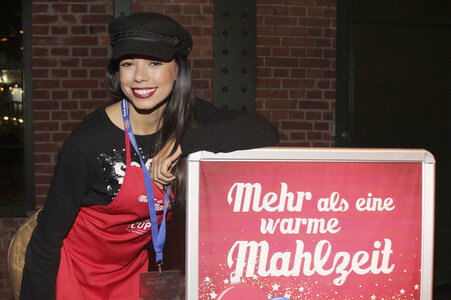 Charity-Weihnachtsfeier für Obdachlose in Hamburg