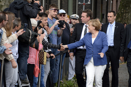 Angela Merkel besucht den Problemstadtteil Marxloh in Duisburg