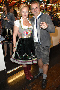 Welt der Wunder Wiesn Treff im Marstall Festzelt auf dem Oktoberfest 2018 in München