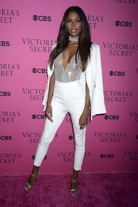 Victoria's Secret Fashion Show Viewing Party 2017 in  New York