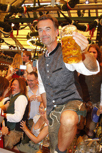 Wiesn Anstich im Schottenhamel Festzelt auf dem Oktoberfest 2025 in München