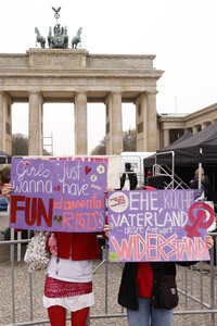 Kundgebung 'Es reicht! Sexualisierte Gewalt stoppen' in Berlin