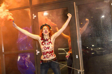 Femen Aktivistinnen stürmen das Bordell 'Artemis', Berlin