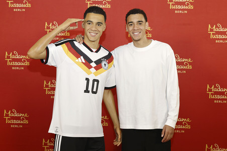Jamal Musiala bei der Präsentation seiner Wachsfigur in München