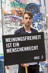 Bildtermin von Amnesty International zum Thema Meinungsfreiheit in Berlin