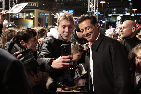 Filmpremiere 'Song Sung Blue' in Berlin