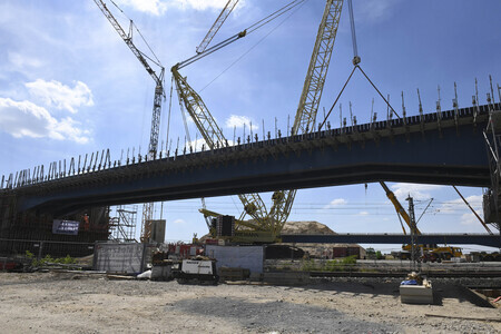 Arbeiten am Neubau der Brücke der B 101 bei Großenhain