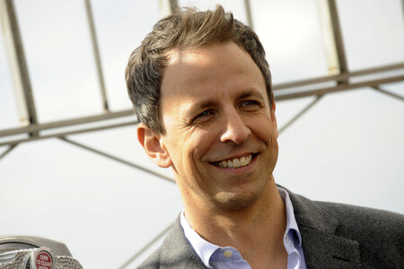 Seth Meyers schaltet das Licht am Empire State Building ein in New York