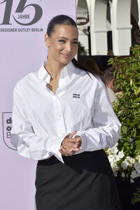 Photocall zum 15-jährigen Jubiläum des Designer Outlet Berlin in Wustermark