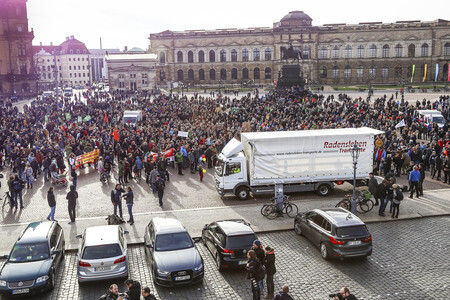 Gegendemonstration zu Pegida in Dresden