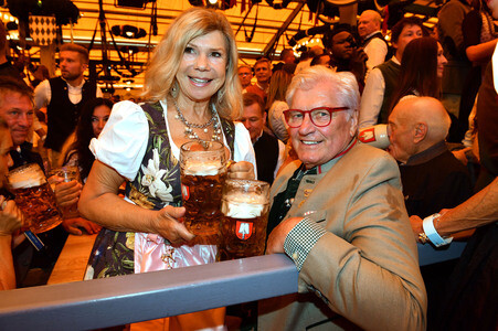 Wiesn Anstich im Schottenhamel Festzelt auf dem Oktoberfest 2026 in München
