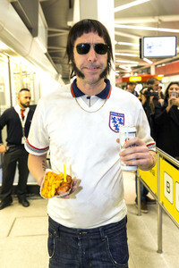 Sacha Baron Cohen bei seiner Ankunft in Berlin-Tegel