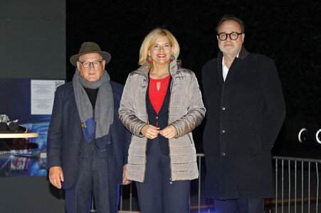 Julia Klöckner bei einer Film- und Lichtprojektion in Berlin