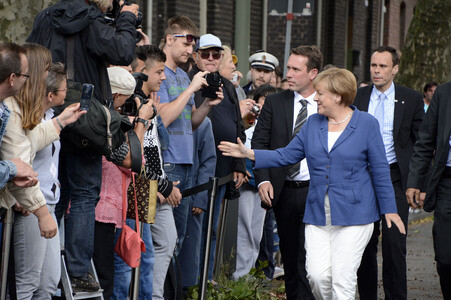 Angela Merkel besuch den Problemstadtteil Marxloh in Duisburg