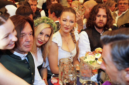 Wiesn Anstich im Schottenhamel Festzelt auf dem Oktoberfest 2025 in München