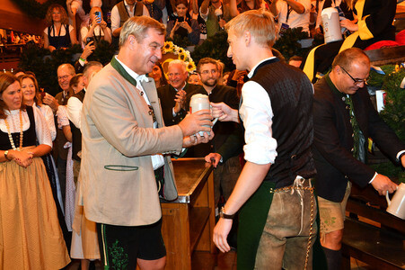 Wiesn Anstich im Schottenhamel Festzelt auf dem Oktoberfest 2026 in München