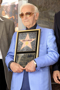 Charles Aznavour erhält einen Stern auf dem Hollywood Walk of Fame in Los Angeles