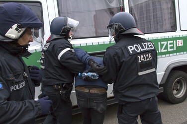 Gegen-Demo zur Neonazi-Demo gegen Flüchtlinge, Berlin
