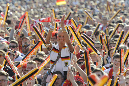 Fanmeile beim UEFA-Fußball-Europameisterschaft 2016 Spiel Deutschland gegen Nordirland in Berlin