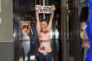 Femen Aktivistinnen stürmen das Bordell 'Artemis', Berlin