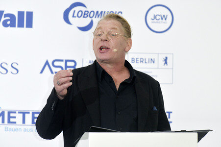 Offizielle Einweihung des Harald-Juhnke-Platzes in Berlin