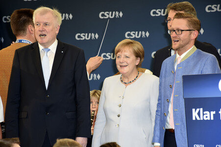 Angela Merkel besucht eine Festzeltveranstaltung der CSU in München