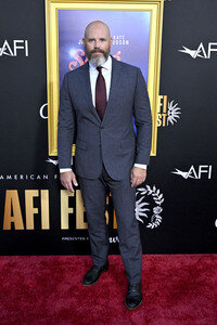 Closing Ceremony und Filmpremiere 'Song Sung Blue', AFI Fest 2025 in Los Angeles