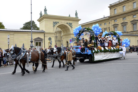 Trachten- und Schützenzug 2015 in München