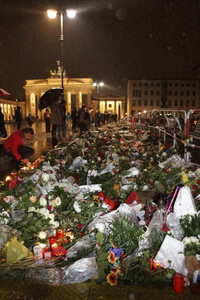 Berlin in Trauer um Opfer der Terroranschläge in Paris