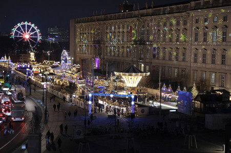 Weihnachtsmarkt am Humboldt Forum in Berlin