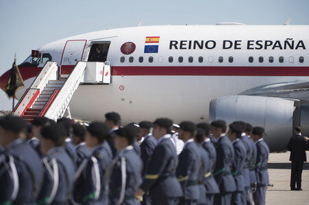 Königin Letizia und König Felipe beim Abflug am Flughafen Madrid-Barajas